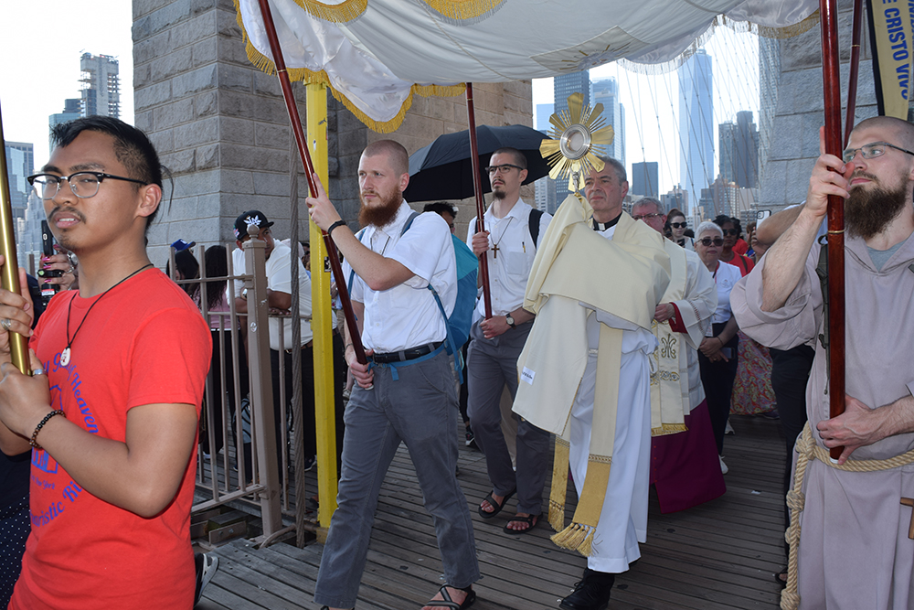 «Somos parte de algo más grande que nosotros mismos», dice Mons. Brennan con ocasión de la llegada de la peregrinación eucarística nacional a la diócesis de Brooklyn