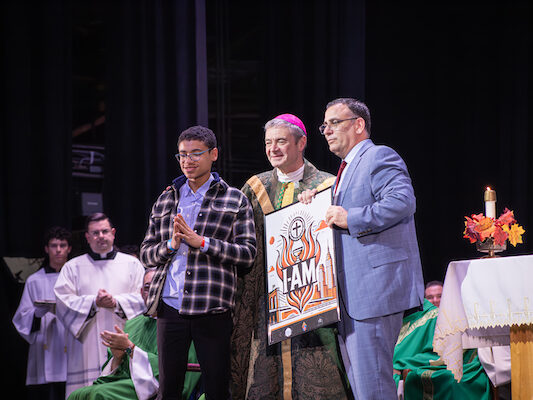 La Celebración Anual del Día de la Juventud Católica Alcanza un Número Récord